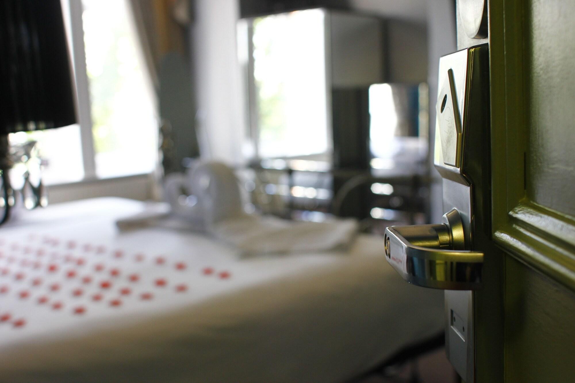 The Victoria Hotel Manchester By Compass Hospitality Oldham Ngoại thất bức ảnh